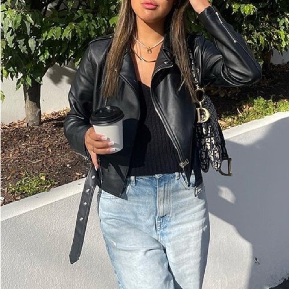 Women Black leather faux moto jacket long sleeve zip front